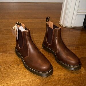 NWT Dr. Martens Chelsea Airwair Brown Ankle Boots Men 13M Leather Slip Resistant